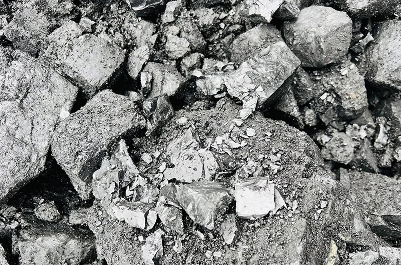 Coal lumps of different sizes